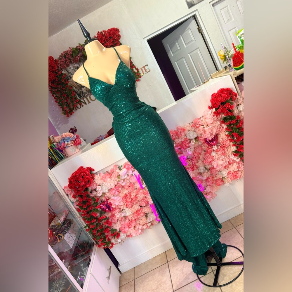 Elegant Green Sequin Evening Dress